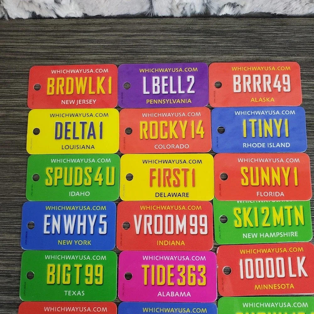 Lot Of 24 Plastic Tiny‎ United States Vanity Plates 2.5